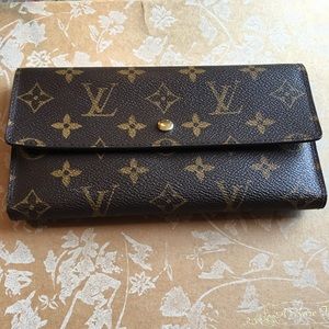 SALE - Excellent like new condition Authentic Louis Vuitton Monogram Wallet